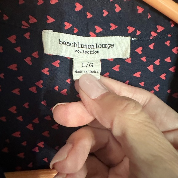 BeachLunchLounge Collection Navy Blue w/Red Hearts Button Down Size Large - Picture 3 of 10
